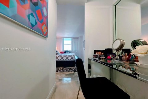 Condominio en alquiler en Hallandale Beach, Florida, 1 dormitorio, 68.38 m2 № 2043440 - foto 22