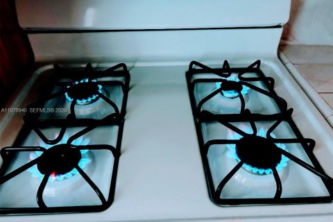 Condominio en alquiler en Hallandale Beach, Florida, 1 dormitorio, 68.38 m2 № 2043440 - foto 12