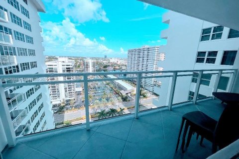Condominio en alquiler en Hallandale Beach, Florida, 1 dormitorio, 68.38 m2 № 2043440 - foto 21