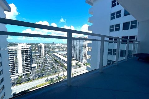 Condominio en alquiler en Hallandale Beach, Florida, 1 dormitorio, 68.38 m2 № 2043440 - foto 5