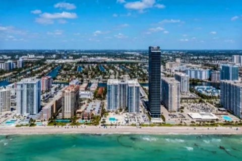 Condominio en alquiler en Hallandale Beach, Florida, 1 dormitorio, 68.38 m2 № 2043440 - foto 3