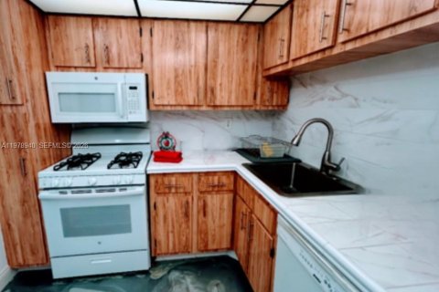 Condominio en alquiler en Hallandale Beach, Florida, 1 dormitorio, 68.38 m2 № 2043440 - foto 11