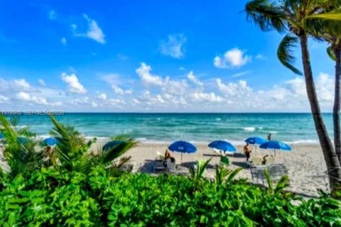 Condominio en alquiler en Hallandale Beach, Florida, 1 dormitorio, 68.38 m2 № 2043440 - foto 2