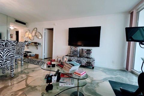 Condominio en alquiler en Hallandale Beach, Florida, 1 dormitorio, 68.38 m2 № 2043440 - foto 16