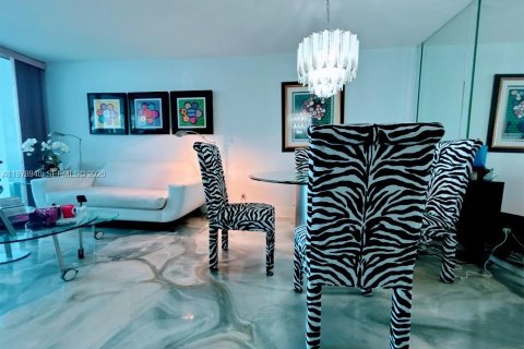 Condominio en alquiler en Hallandale Beach, Florida, 1 dormitorio, 68.38 m2 № 2043440 - foto 14