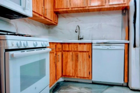 Condominio en alquiler en Hallandale Beach, Florida, 1 dormitorio, 68.38 m2 № 2043440 - foto 10