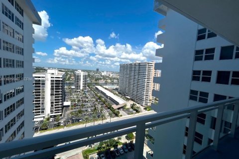 Condominio en alquiler en Hallandale Beach, Florida, 1 dormitorio, 68.38 m2 № 2043440 - foto 6