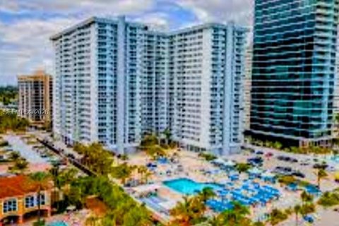 Condominio en alquiler en Hallandale Beach, Florida, 1 dormitorio, 68.38 m2 № 2043440 - foto 28