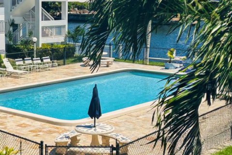 Condo in Wilton Manors, Florida, 2 bedrooms  № 1154587 - photo 1