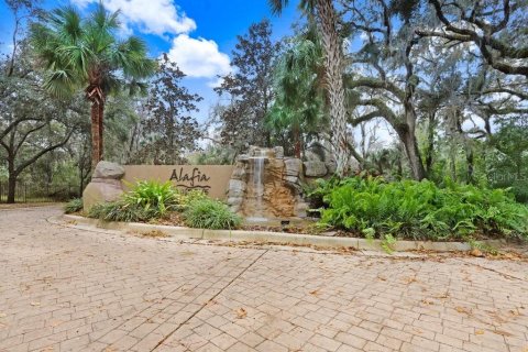 Terreno en venta en Brandon, Florida № 1567839 - foto 1