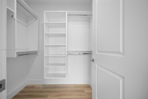 Снять в аренду квартиру в Халландейл-Бич, Флорида 1 спальня, 79.8м2, № 1977463 - фото 20