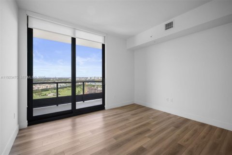 Снять в аренду квартиру в Халландейл-Бич, Флорида 1 спальня, 79.8м2, № 1977463 - фото 7