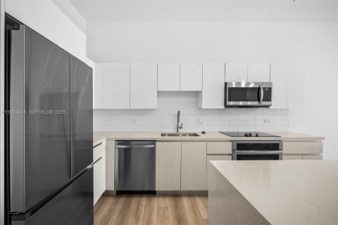 Снять в аренду квартиру в Халландейл-Бич, Флорида 1 спальня, 79.8м2, № 1977463 - фото 12