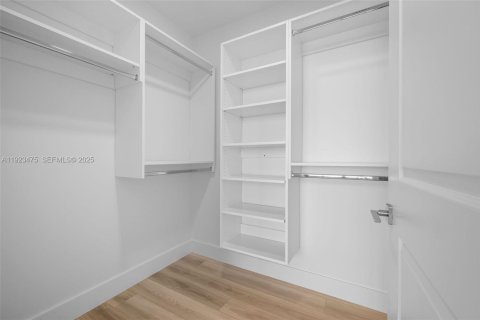 Снять в аренду квартиру в Халландейл-Бич, Флорида 1 спальня, 79.8м2, № 1977463 - фото 21