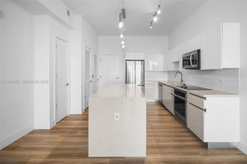 Снять в аренду квартиру в Халландейл-Бич, Флорида 1 спальня, 79.8м2, № 1977463 - фото 14