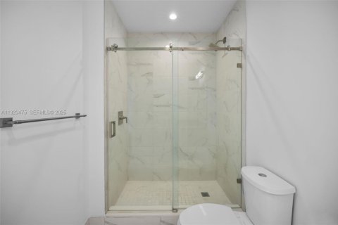 Снять в аренду квартиру в Халландейл-Бич, Флорида 1 спальня, 79.8м2, № 1977463 - фото 23