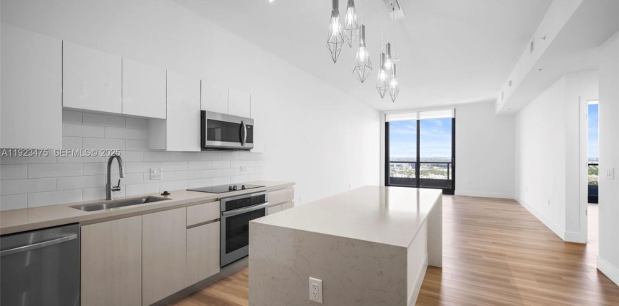 Квартира в Халландейл-Бич, Флорида 1 спальня, 79.8м2 № 1977463