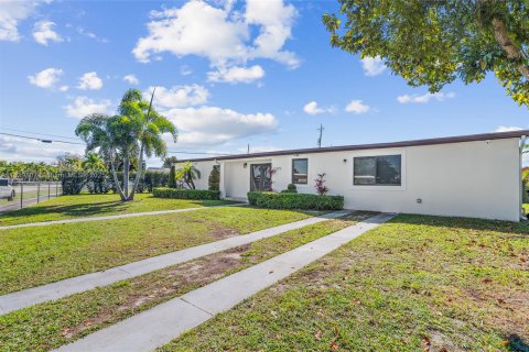 Casa en venta en Miami, Florida, 3 dormitorios, 114.55 m2 № 1828770 - foto 5