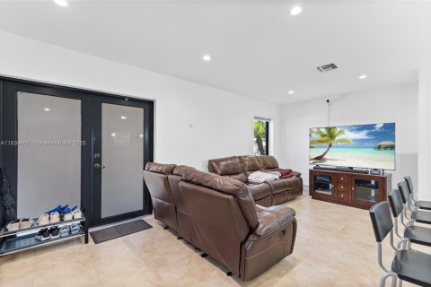 Casa en venta en Miami, Florida, 3 dormitorios, 114.55 m2 № 1828770 - foto 17