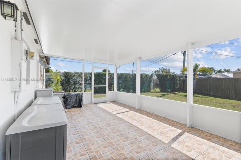Casa en venta en Miami, Florida, 3 dormitorios, 114.55 m2 № 1828770 - foto 28