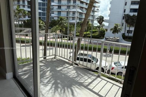 Condo in Miami Beach, Florida, 2 bedrooms  № 1775873 - photo 26