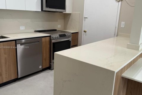 Condo in Miami Beach, Florida, 2 bedrooms  № 1775873 - photo 4