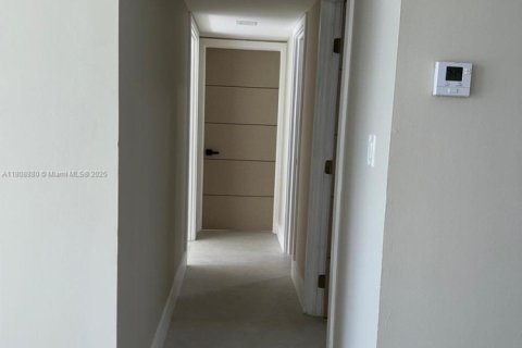 Condo in Miami Beach, Florida, 2 bedrooms  № 1775873 - photo 24