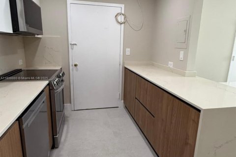 Condo in Miami Beach, Florida, 2 bedrooms  № 1775873 - photo 10