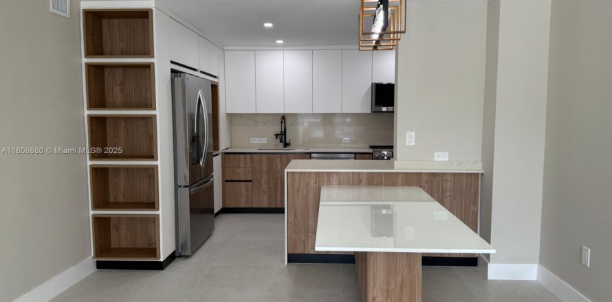 Condo in Miami Beach, Florida, 2 bedrooms  № 1775873