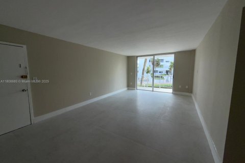 Condo in Miami Beach, Florida, 2 bedrooms  № 1775873 - photo 23
