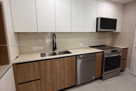 Condo in Miami Beach, Florida, 2 bedrooms  № 1775873 - photo 15