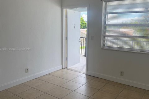 Condominio en alquiler en Hallandale Beach, Florida, 1 dormitorio, 61.13 m2 № 1889839 - foto 17