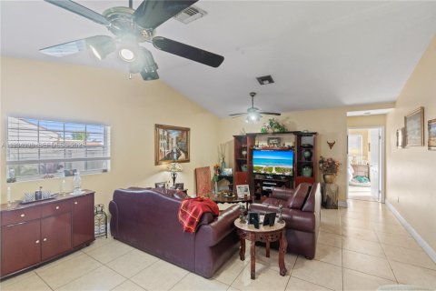 House in Miami, Florida 3 bedrooms, 171.68 sq.m. № 1992501 - photo 14