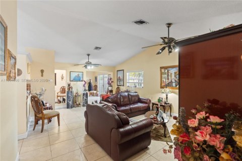 House in Miami, Florida 3 bedrooms, 171.68 sq.m. № 1992501 - photo 13