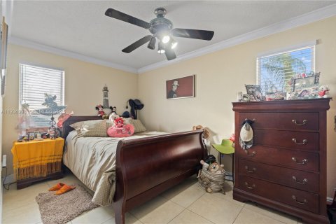 House in Miami, Florida 3 bedrooms, 171.68 sq.m. № 1992501 - photo 26