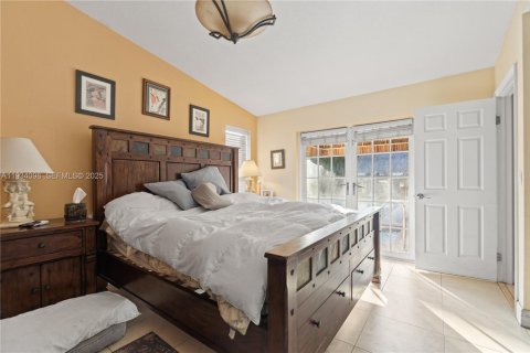 House in Miami, Florida 3 bedrooms, 171.68 sq.m. № 1992501 - photo 22