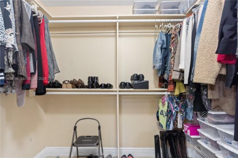 House in Miami, Florida 3 bedrooms, 171.68 sq.m. № 1992501 - photo 23