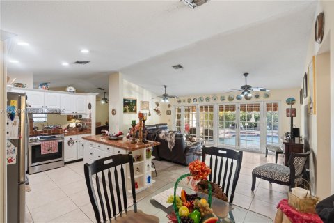 House in Miami, Florida 3 bedrooms, 171.68 sq.m. № 1992501 - photo 18