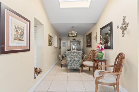 House in Miami, Florida 3 bedrooms, 171.68 sq.m. № 1992501 - photo 16