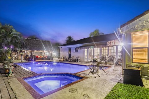 House in Miami, Florida 3 bedrooms, 171.68 sq.m. № 1992501 - photo 3