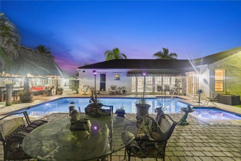 House in Miami, Florida 3 bedrooms, 171.68 sq.m. № 1992501 - photo 2