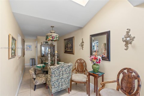 House in Miami, Florida 3 bedrooms, 171.68 sq.m. № 1992501 - photo 20