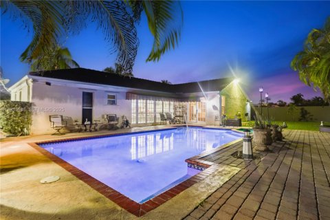 House in Miami, Florida 3 bedrooms, 171.68 sq.m. № 1992501 - photo 5