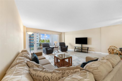 Condo in Fort Lauderdale, Florida, 1 bedroom № 2189726 - photo 12