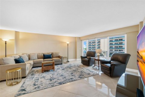 Condo in Fort Lauderdale, Florida, 1 bedroom № 2189726 - photo 4