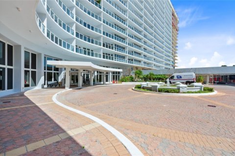 Condo in Fort Lauderdale, Florida, 1 bedroom № 2189726 - photo 30
