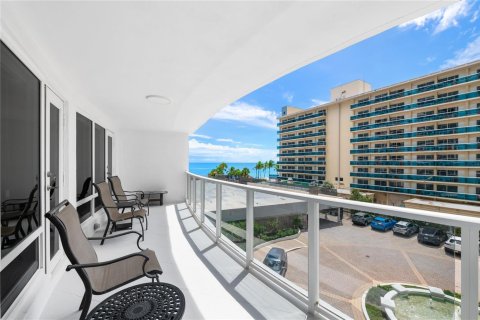 Condo in Fort Lauderdale, Florida, 1 bedroom № 2189726 - photo 2