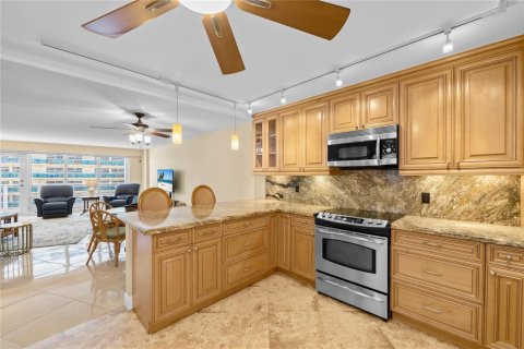 Condo in Fort Lauderdale, Florida, 1 bedroom № 2189726 - photo 16