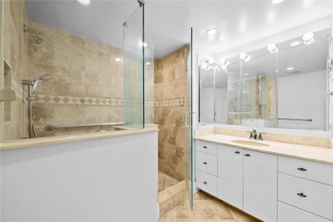 Condo in Fort Lauderdale, Florida, 1 bedroom № 2189726 - photo 25