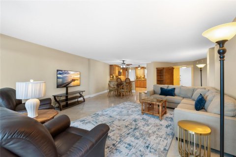 Condo in Fort Lauderdale, Florida, 1 bedroom № 2189726 - photo 11